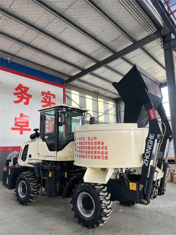 自上料混凝土攪拌車（全液壓）