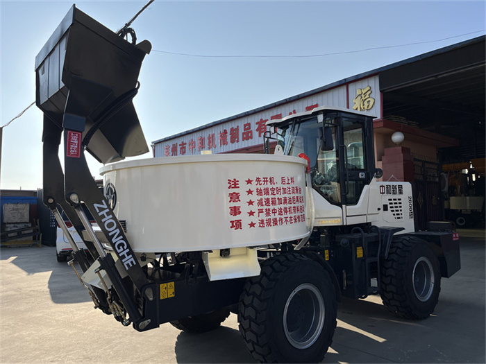 自上料混凝土攪拌車（全液壓）